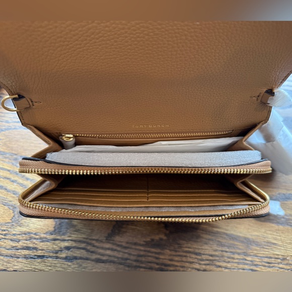 Tory Burch McGraw Crossbody Bag with Gold Hardware - Picture 4 of 6